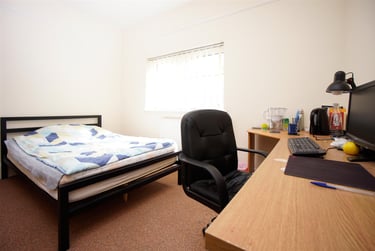 3 bed flat, Addison Road - Flat 2, North Hill, Plymouth, PL48LL - Image 3